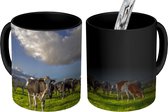 Magische Mok - Foto op Warmte Mokken - Koffiemok - Koeien - Licht - Gras - Magic Mok - Beker - 350 ML - Theemok