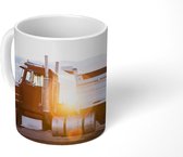 Mok - Zonnestralen langs de Amerikaanse vrachtwagen - 350 ML - Beker - Uitdeelcadeautjes