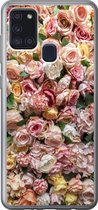 Geschikt voor Samsung Galaxy A21s hoesje - Rozen - Kleuren - Muur - Siliconen Telefoonhoesje