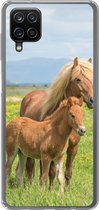Geschikt voor Samsung Galaxy A12 hoesje - Paarden - Veulen - Berg - Siliconen Telefoonhoesje