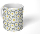 Mok - Koffiemok - Meisjes - Daisy - Bloemen - Patronen - Girl - Wit - Kinderen - Kids - Mokken - 350 ML - Beker - Koffiemokken - Theemok