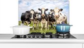 Spatscherm keuken 60x40 cm - Kookplaat achterwand Koeien - Weiland - Dieren - Natuur - Gras - Muurbeschermer - Spatwand fornuis - Hoogwaardig aluminium