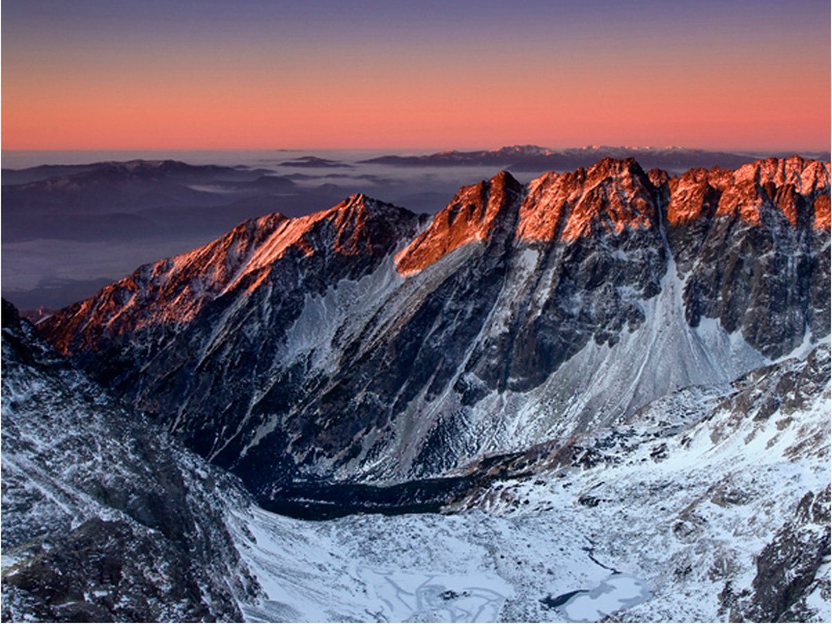 Fotobehang - Beautiful sunrise in the Rocky Mountains.