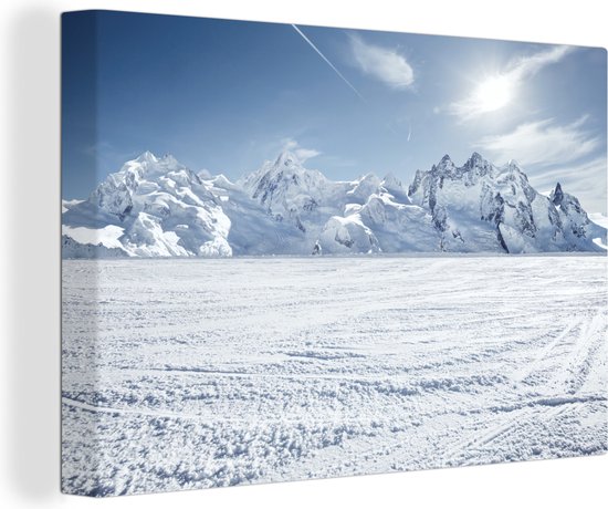 Canvas Schilderij Sneeuwlandschap voor de bergen in Zwitserland - 30x20 cm - Wanddecoratie