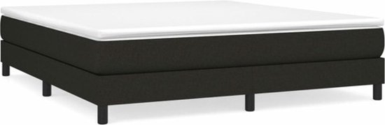 Zwart boxspringbed met matras en vier zwarte poten.