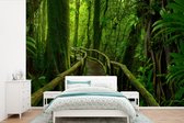 Behang - Fotobehang Jungle - Brug - Mos - Natuur - Tropisch - Breedte 420 cm x hoogte 280 cm