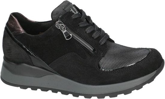 Zwarte suède sneaker met rits en veter, metallic hiel detail. Grijze zool.