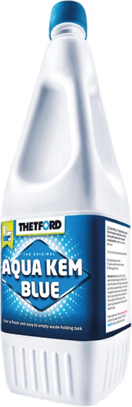 Witte kunststof fles met een blauw label met 'Thetford Aqua Kem Blue', op een zwarte achtergrond.