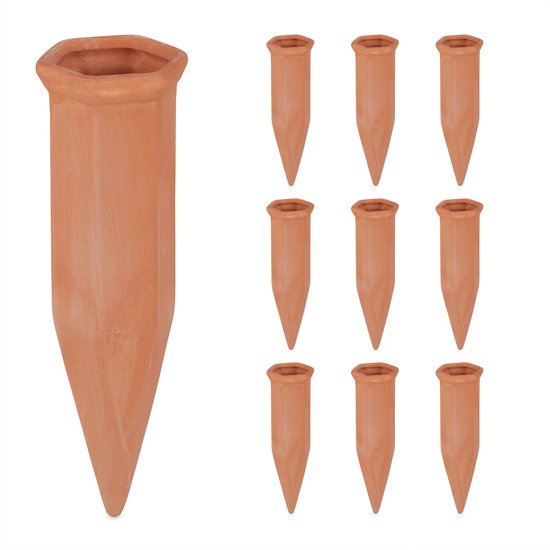 Deze waterdruppelaar voor een wijnfles geeft je planten water