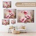 Verschillende maten canvas schilderijen met roze bloemen.