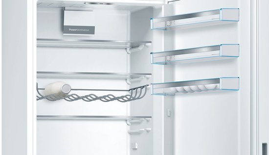 Binnenzijde van de koelkast met rekken, een wijnrek en een 'PowerVentilation' module.