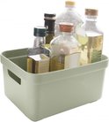 Groene opbergbox met diverse flessen olie, zoals olijfolie.