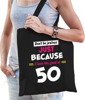 Dont be jealous just because i look this good at 50 cadeau tasje zwart voor dames - 50 jaar verjaardag kado tasje / Sarah