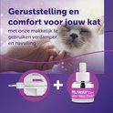 Een vrouw houdt een kat vast en wordt omringd door paarse spetters. Een diffuser en navulflacon worden getoond.