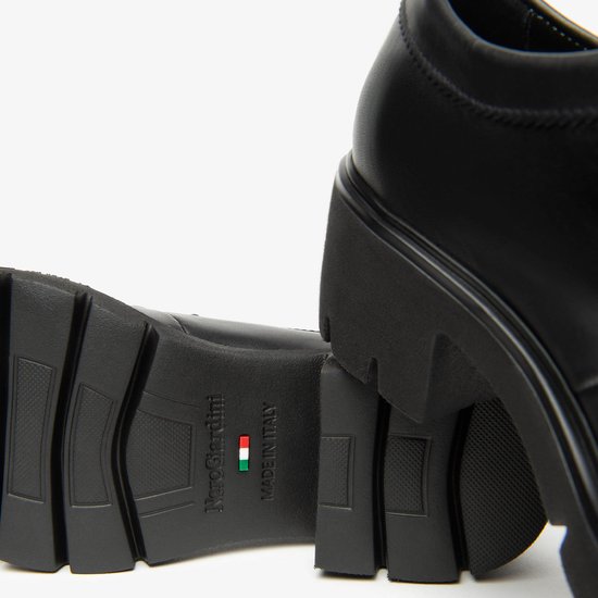 Nerogiardini Zwarte Vetersneaker met Stijlvol Ontwerp Black Dames