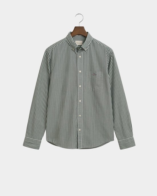 Groene gestreepte blouse van Gant, hangend aan een kledinghanger
