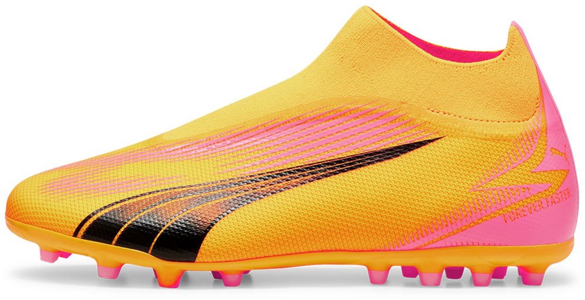 Puma Ultra Match+ LL MG voetbalschoenen in felgeel met roze accenten, ontworpen voor snelheid en balgevoel. EU 42 1/2.