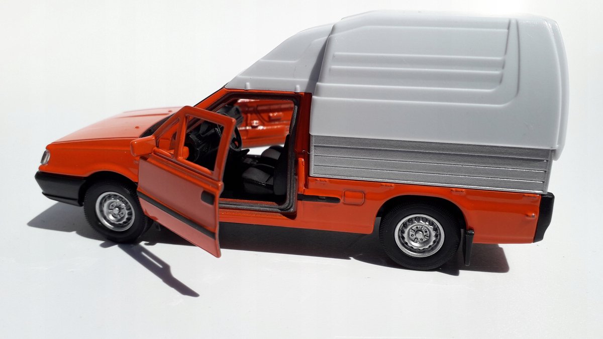 Welly Polonez Vrachtwagen Oranje Metaal Model 1:34