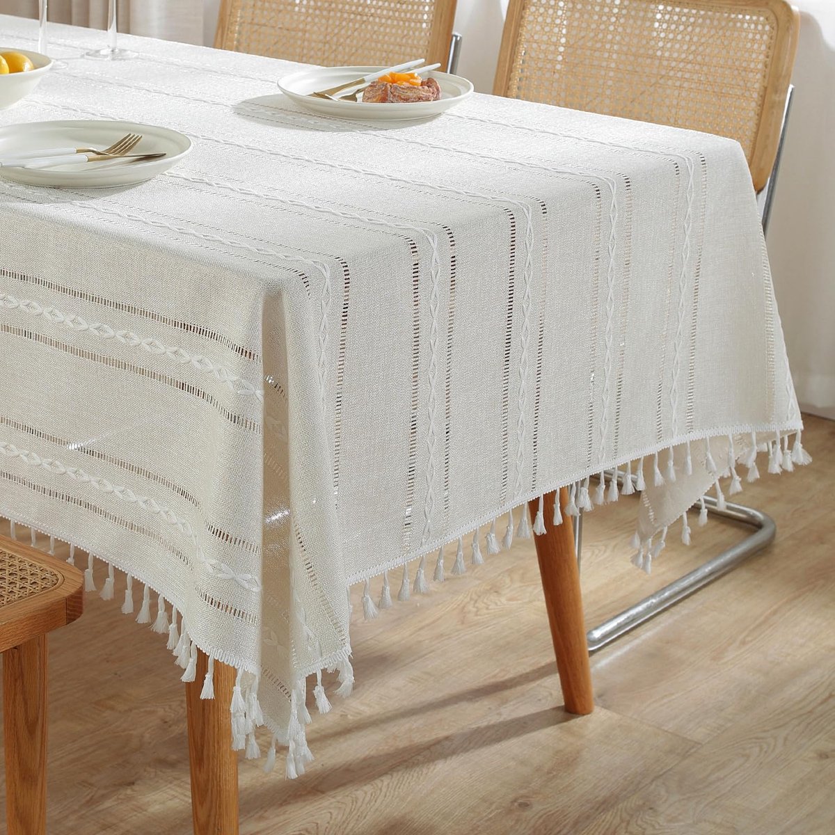 Unyqoos® Elegant ivoorwit tafelkleed met kwastjes voor sfeervolle eetkamerdecoratie