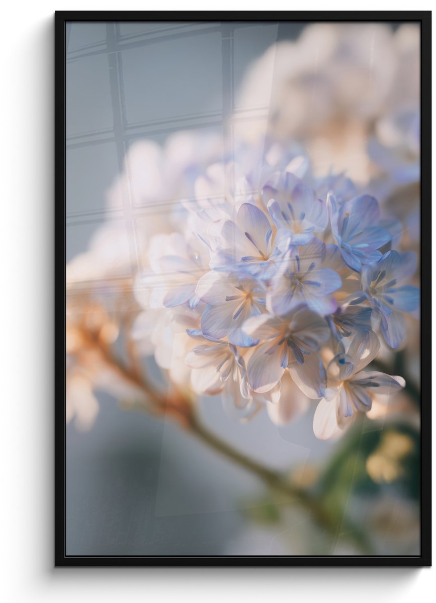 FrameYourWall Poster in lijst - Fotolijst 80x120 cm - Posters - Bloemen - Lichtblauw - Wazig - Trosje - Posterlijst zwart - Decoratie - Wanddecoratie woonkamer - Muurdecoratie slaapkamer