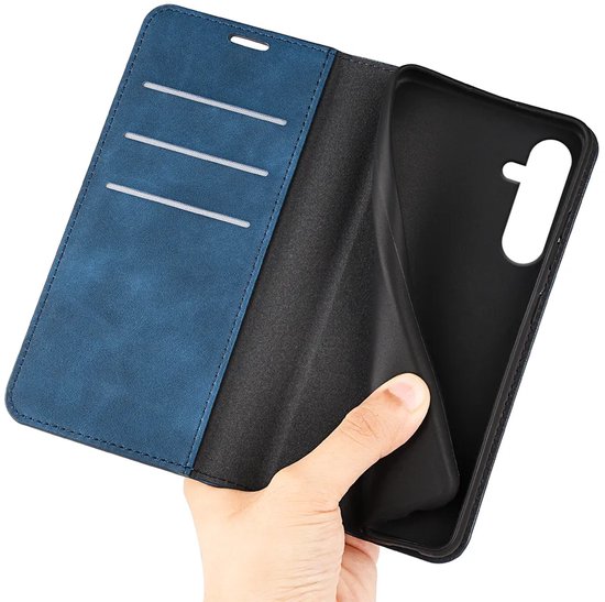 Blauw telefoonhoesje wordt geopend om de 3 kaartsleuven en de TPU-houder te tonen.