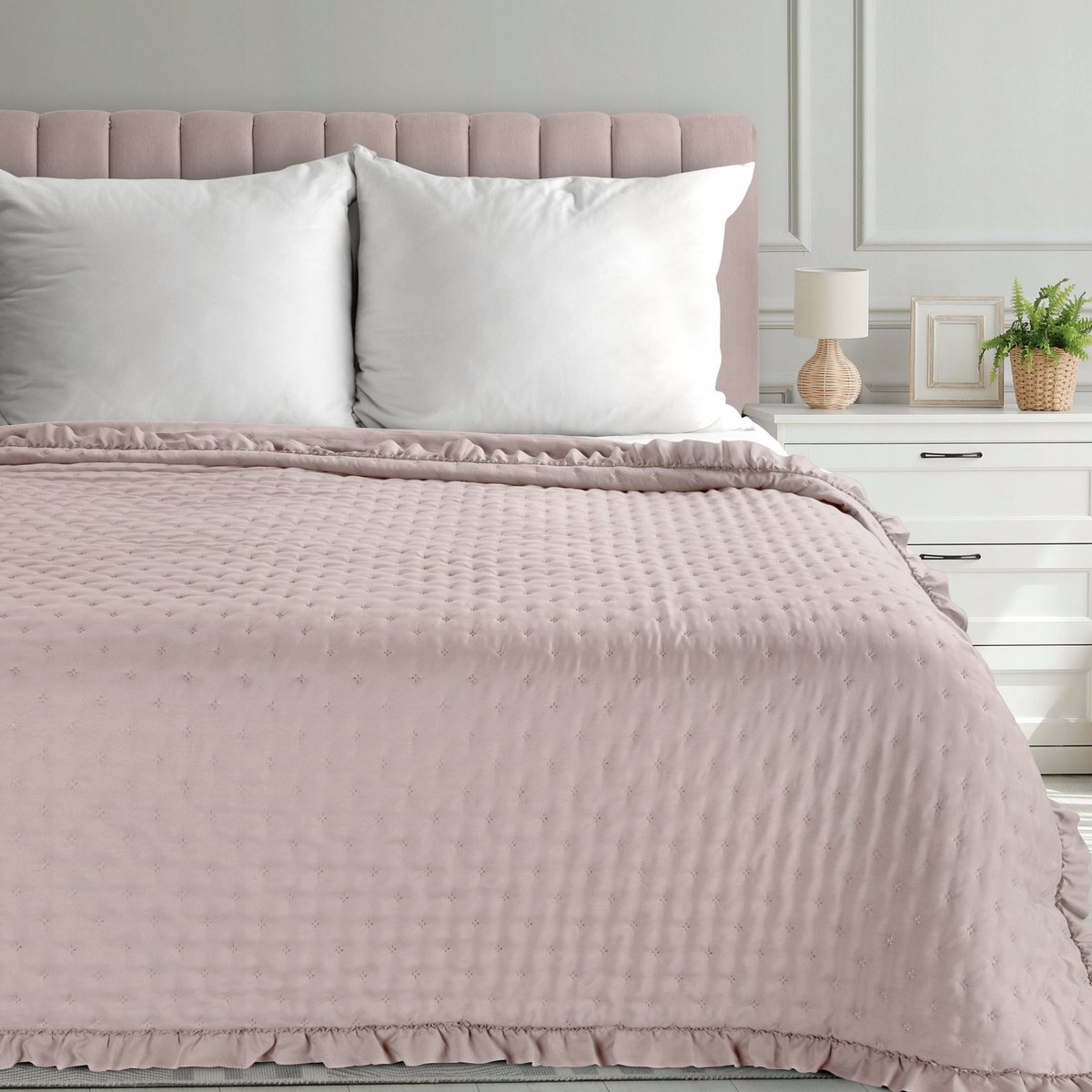 Luxe Bedsprei 220x240cm Poederroze met Ruche - Zacht & Stijlvol