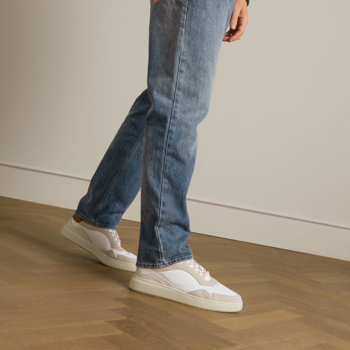 Manfield - Heren - Witte leren sneakers met beige details - Maat 42