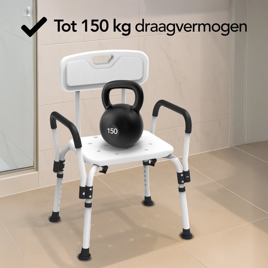 Witte douchestoel met armleuningen en rugleuning, met een gewicht van 150 kg erop.