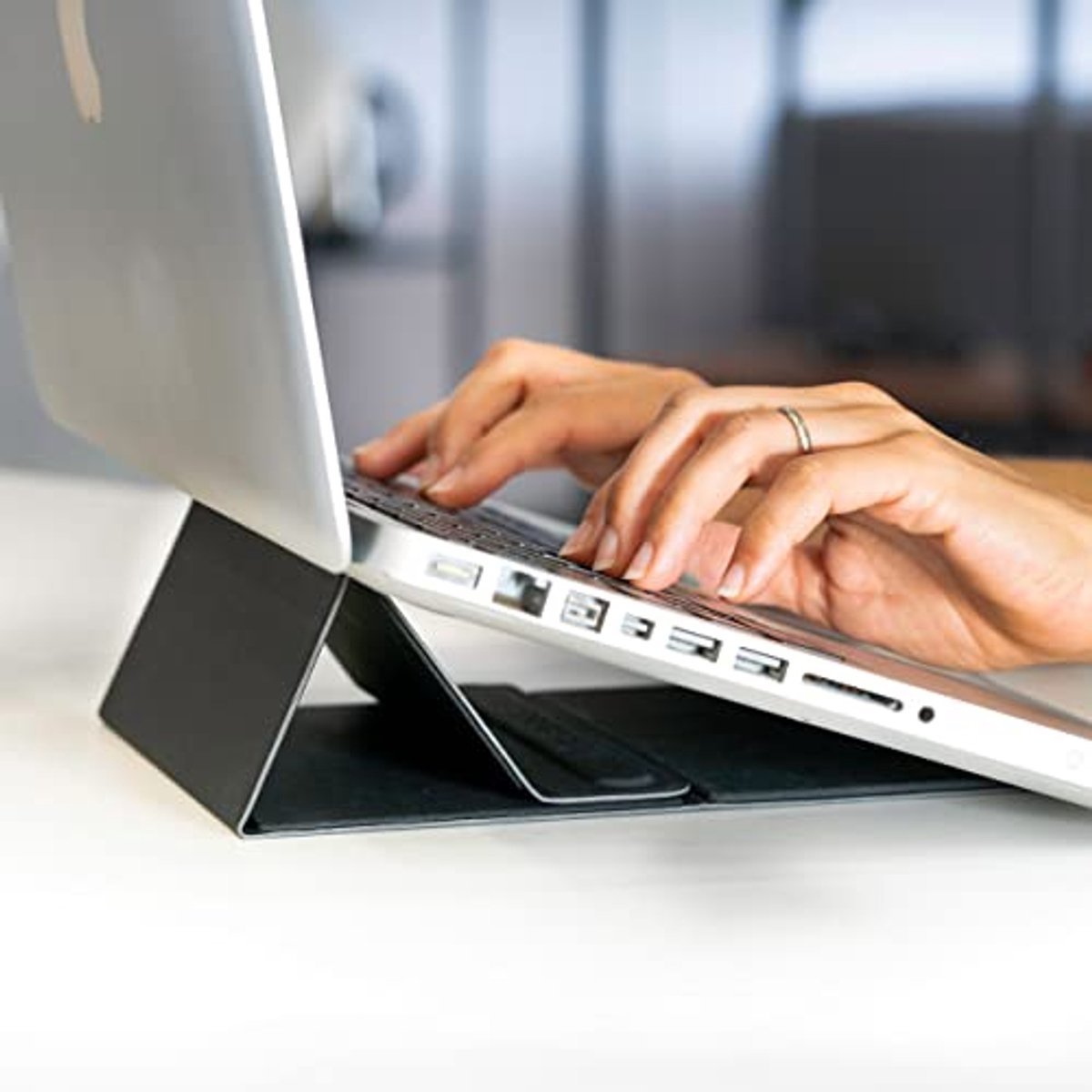 Universele Stand voor Laptops, Tablets en Telefoons - Lichtgewicht en Verstelbaar
