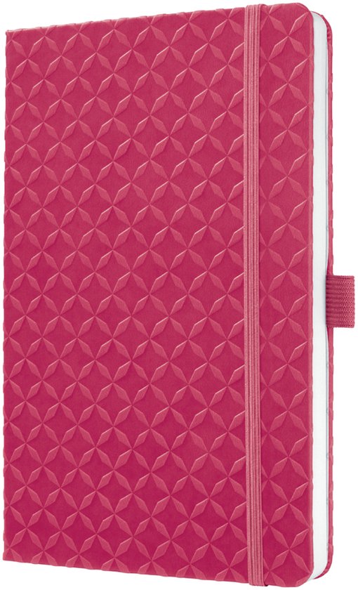 Een felroze notitieboek met een reliëf geometrisch patroon en een elastische band.