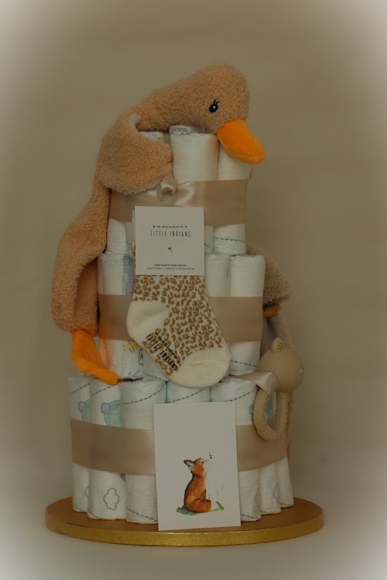 Luiertaart - unisex beige - Pampers luiers - kraamcadeau baby - babyshower cadeau - knuffeldoek eend - rammelaar - bijtring - sokjes van Luiertaart — afbeelding 4