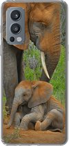 OnePlus Nord 2 5G - Mère éléphant prend soin de son enfant - Coque de téléphone en Siliconen