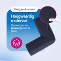 Een hoekbeschermer van donkerblauw schuim, met tekst over stevig en duurzaam, hoogwaardig materiaal.