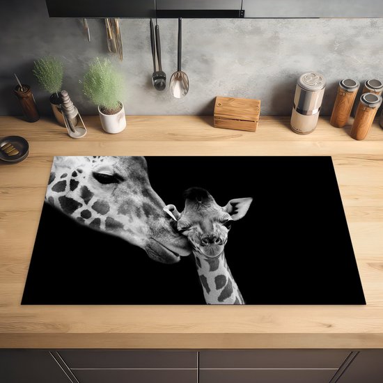 KitchenYeah® Inductie beschermer 85x52 cm - Dieren - Zwart - Wit - Giraffe - Portret - Kookplaataccessoires - Afdekplaat voor kookplaat - Inductiebeschermer - Inductiemat - Inductieplaat mat