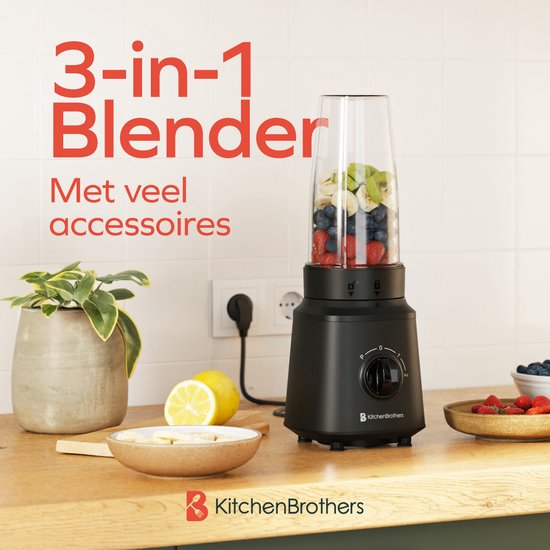 Zwarte KitchenBrothers 3-in-1 blender met een kan gevuld met fruit, op een aanrecht met ingrediënten.