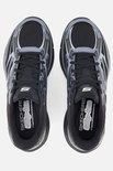 Bovenaanzicht van zwarte Skechers 'Slip-ins' sneakers met air-cooled memory foam.