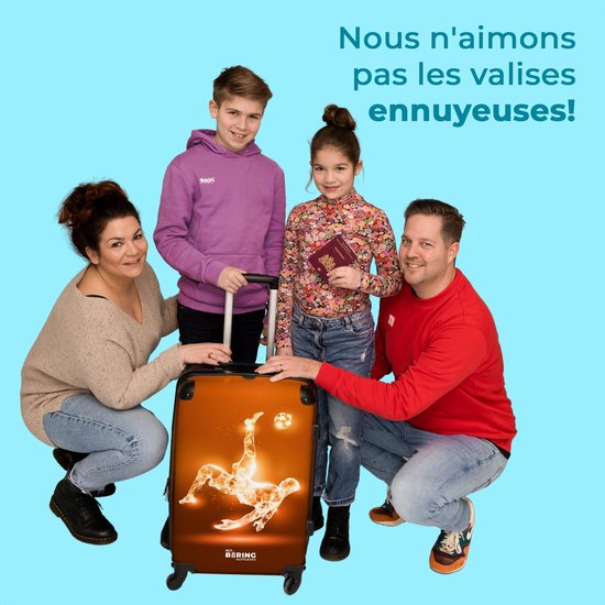 NoBoringSuitcases.com® - Grande valise enfant Un footballeur Ã la lumiÃ¨re orange dans un moment de flottement - Bagage - Valise de voyage pour garÃ§on - Valise chariot - Valises 67cm