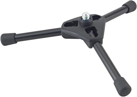 Zwarte metalen microfoonstandaard met drie poten en rubberen uiteinden, met een schroefbevestiging in het midden.