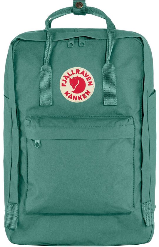Groene Fjällräven Kånken rugzak, frontaal, met een centraal logo.