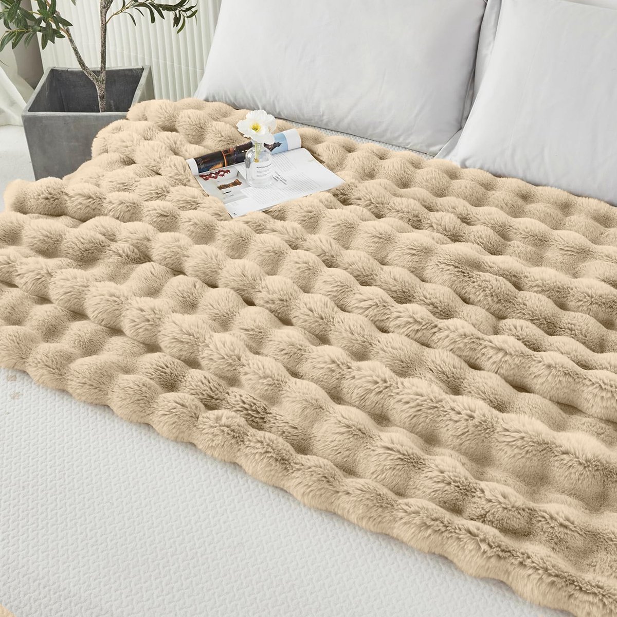 Qelus Extreem Zachte Shaggy Deken - 160x200cm - Luxe Konijnenbontlook met Golfdesign - voor Bank, Bed & Reis - Snel Pluizig - Knus Warmtegevoel - Kameel