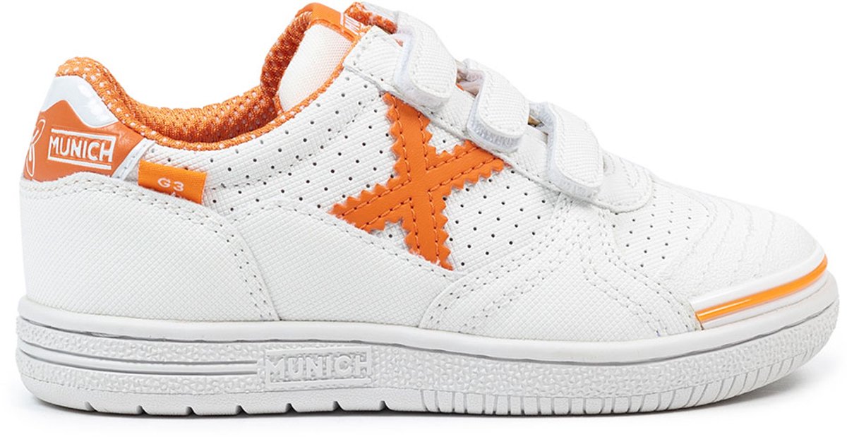 Witte Munich G-3 Velcro kindersneakers met oranje details, versterkte constructie voor comfort en duurzaamheid.