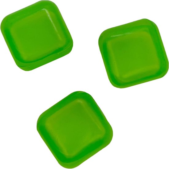 Beroepsmatige Schors Met Een Reukpomp in Een Glas Ijsblokjes Uit Een