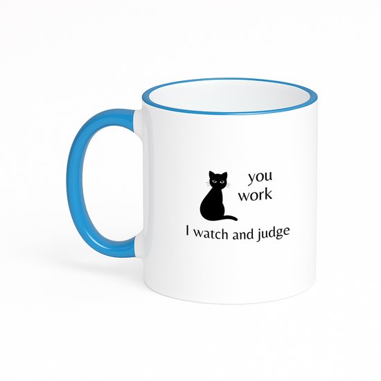 Hacebo® - you work I watch and judge koffiebeker met gekleurde rand blauw - mensen die houden van quotes - thee mok - koffie beker - kat - quotes - verjaardagscadeau - verjaardag - cadeau - kado - geschenk - gift - koffiemok - 330 ML