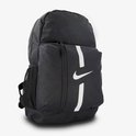 Zwarte Nike rugzak met twee witte verticale strepen en een Nike logo.