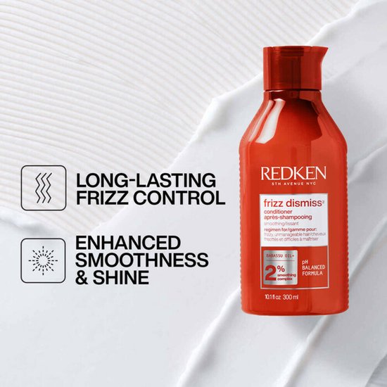 Bouteille orange de revitalisant Redken Frizz Dismiss à côté du texte : "Contrôle des frisottis longue durée, douceur et brillance améliorées".