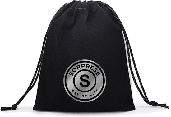 Zwarte geschenktas met een zilverkleurig logo van Sorprese "Way of Life".