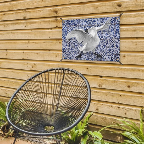 Tuinposter 60x40 cm - Tuindecoratie Zwaan - Kunst - Delfts blauw - Schilderij - Oude meesters - Poster voor in de tuin - Buiten decoratie - Schutting tuinschilderij - Tuindoek muurdecoratie - Wanddecoratie balkondoek