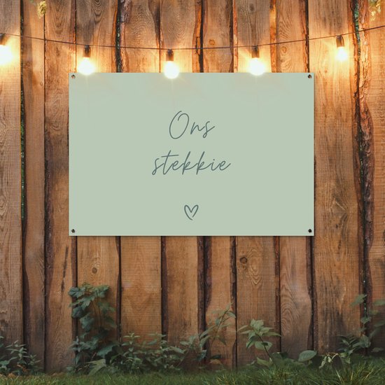 Tuinposter 120x80 cm - Tuindecoratie - Quote - Ons stekkie - Groen - Tekst - Hart - Poster voor in de tuin - Buiten decoratie - Schutting tuinschilderij - Wanddecoratie