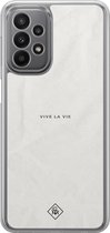 Casimoda® hoesje - Geschikt voor Samsung Galaxy A23 - Vive La Vie - 2-in-1 case - Schokbestendig - Tekst - Verhoogde randen - Grijs, Transparant