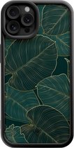 Casimoda® hoesje - Geschikt voor iPhone 12 Pro - Monstera Leaves - Effen telefoonhoesje met lensbescherming - TPU - Backcover - Groen